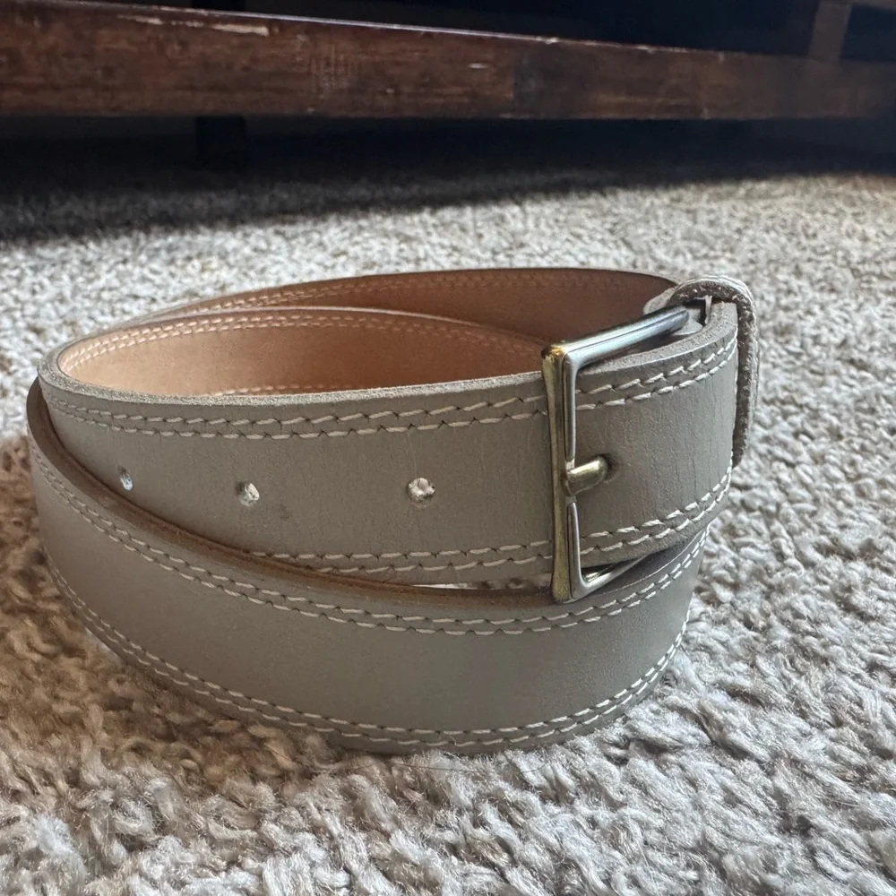 Lee Wright collection size 32 gray leather belt & brass buckle
